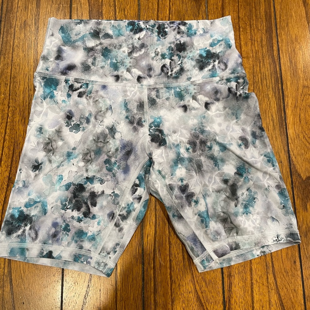 Lululemon 8” align shorts size 8